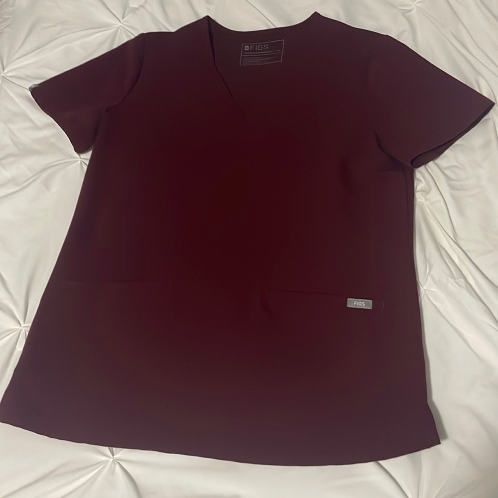 Figs Casma 3 pocket scrub top—maroon